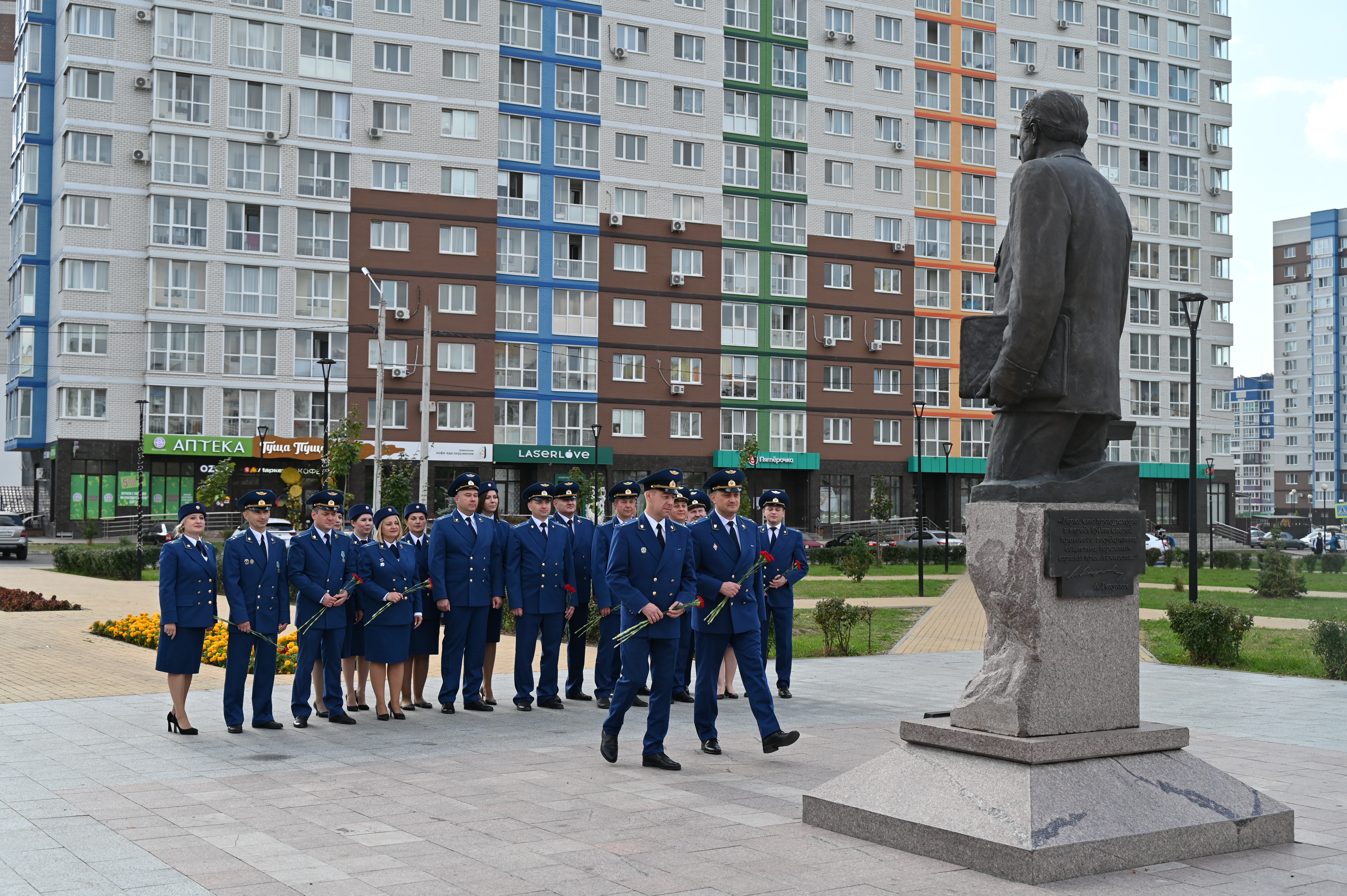 жалаңаш жас томпақ қыздар