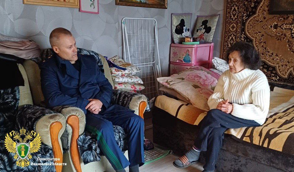 Прокурор Ивановской области Андрей Жугин провел личный прием 79-летней матери участника СВО в Палехе