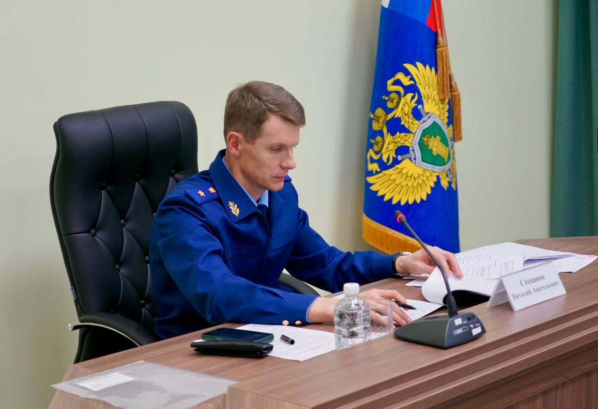 Под председательством прокурора Хабаровского края Виталия Степанова состоялось заседание межведомственной рабочей группы по противодействию преступлениям и правонарушениям в сфере трудового законодательства