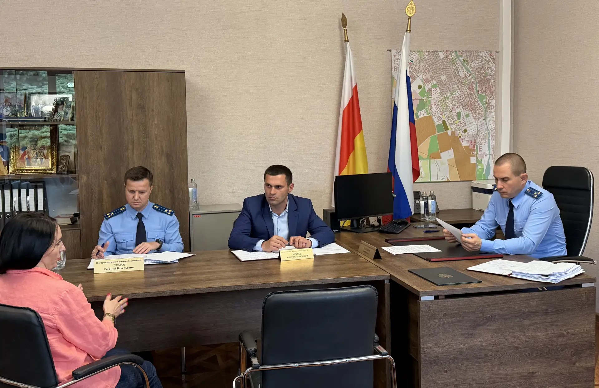 Прокурор Республики Северная Осетия - Алания Олег Апанасевич совместно с Уполномоченным по правам человека в РСО - Алания Артуром Кокаевым провел выездной прием граждан 