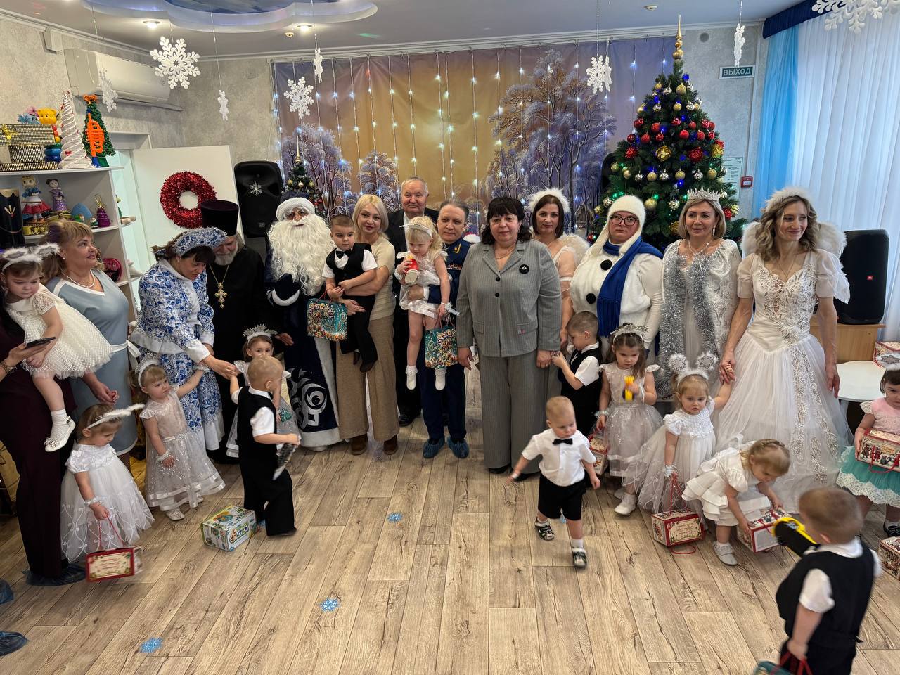 В преддверии Нового года прокурор республики Глеб Михайлов поздравил воспитанников дома ребенка