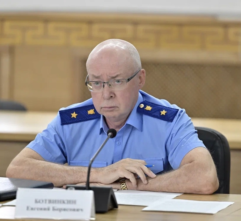Прокурор республики Ботвинкин Евгений Борисович принял участие в совместной пресс-конференции по факту исчезновения двух девочек в Кызыле