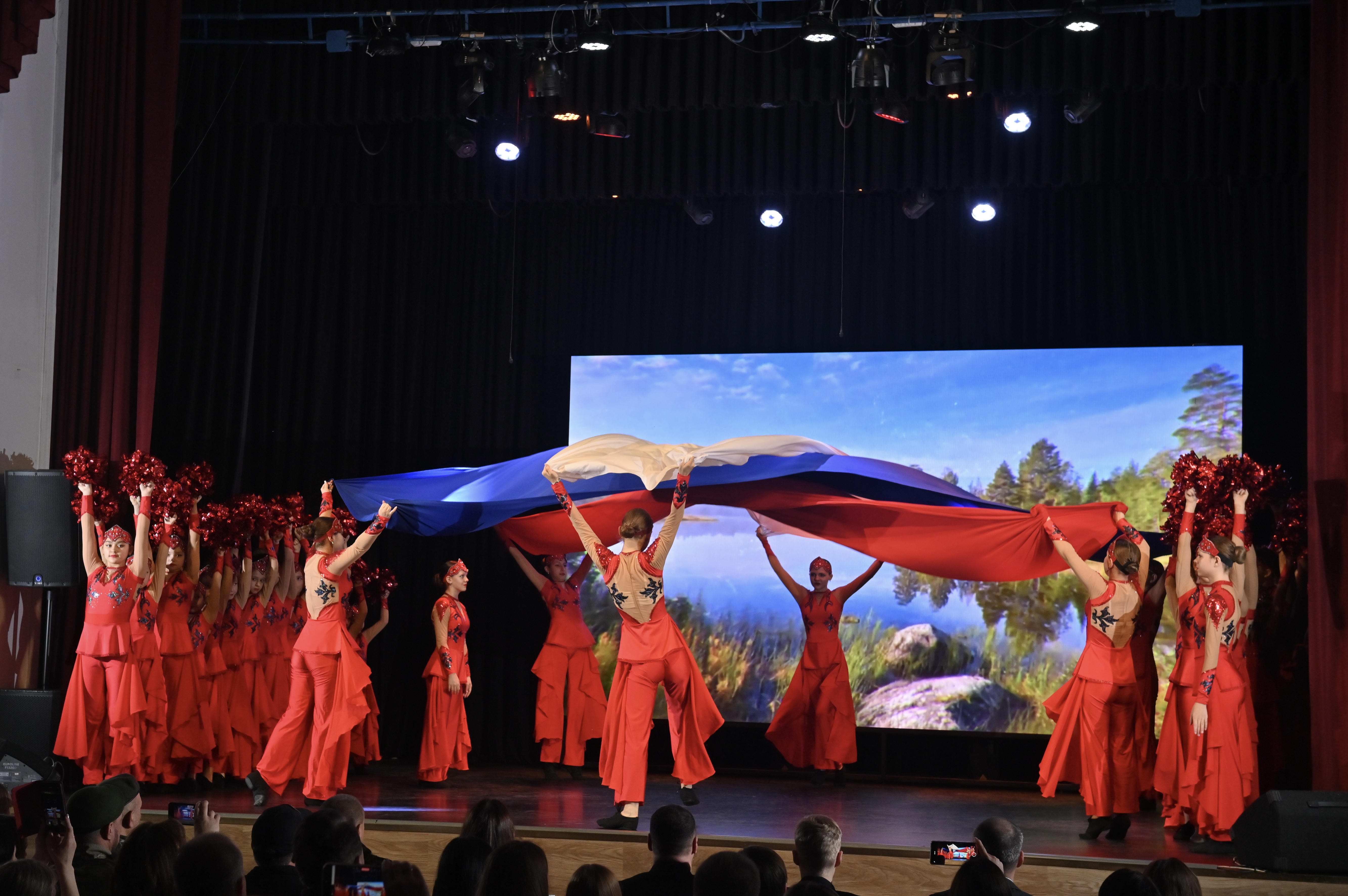 Работники прокуратуры Ростовской области приняли участие в творческом мероприятии, посвященном Году защитника Отечества