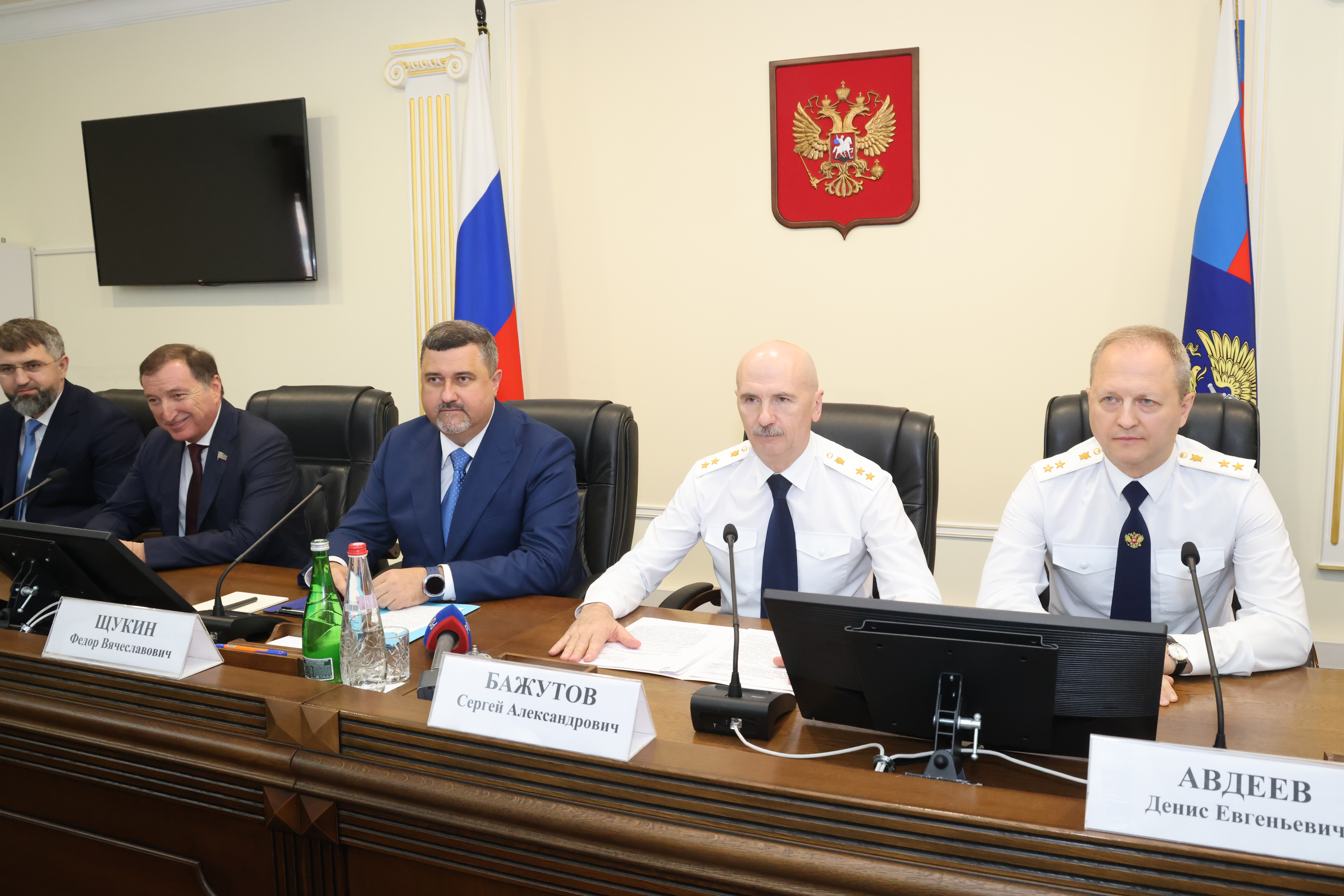 По поручению Генерального прокурора Российской Федерации Александра Гуцана его заместитель Сергей Бажутов представил коллективу нового прокурора Республики Дагестан