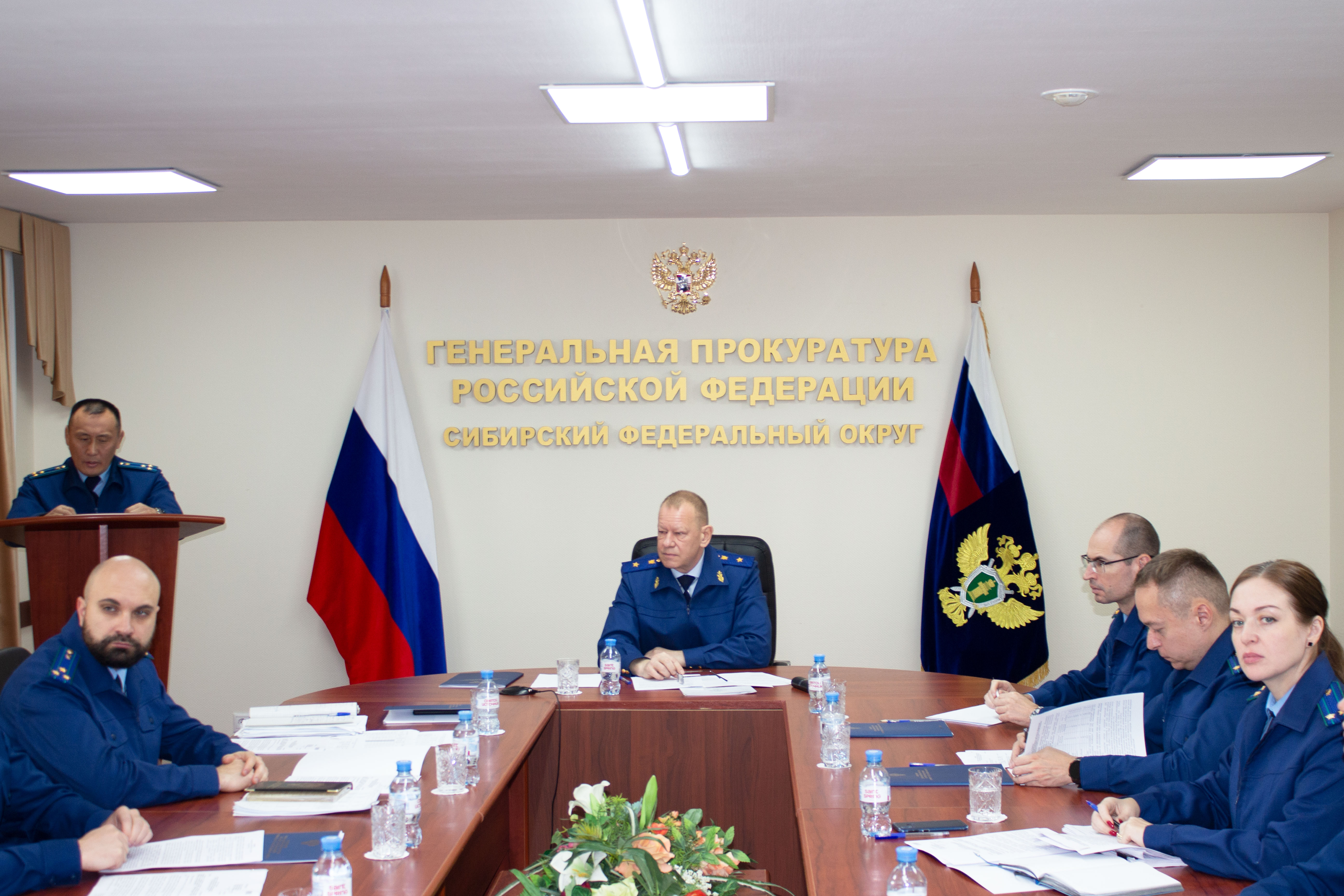 В Сибирском федеральном округе проведено оперативное совещание по вопросам повышения эффективности разрешения обращений, поставленных на особый контроль Генеральной прокуратуры Российской Федерации