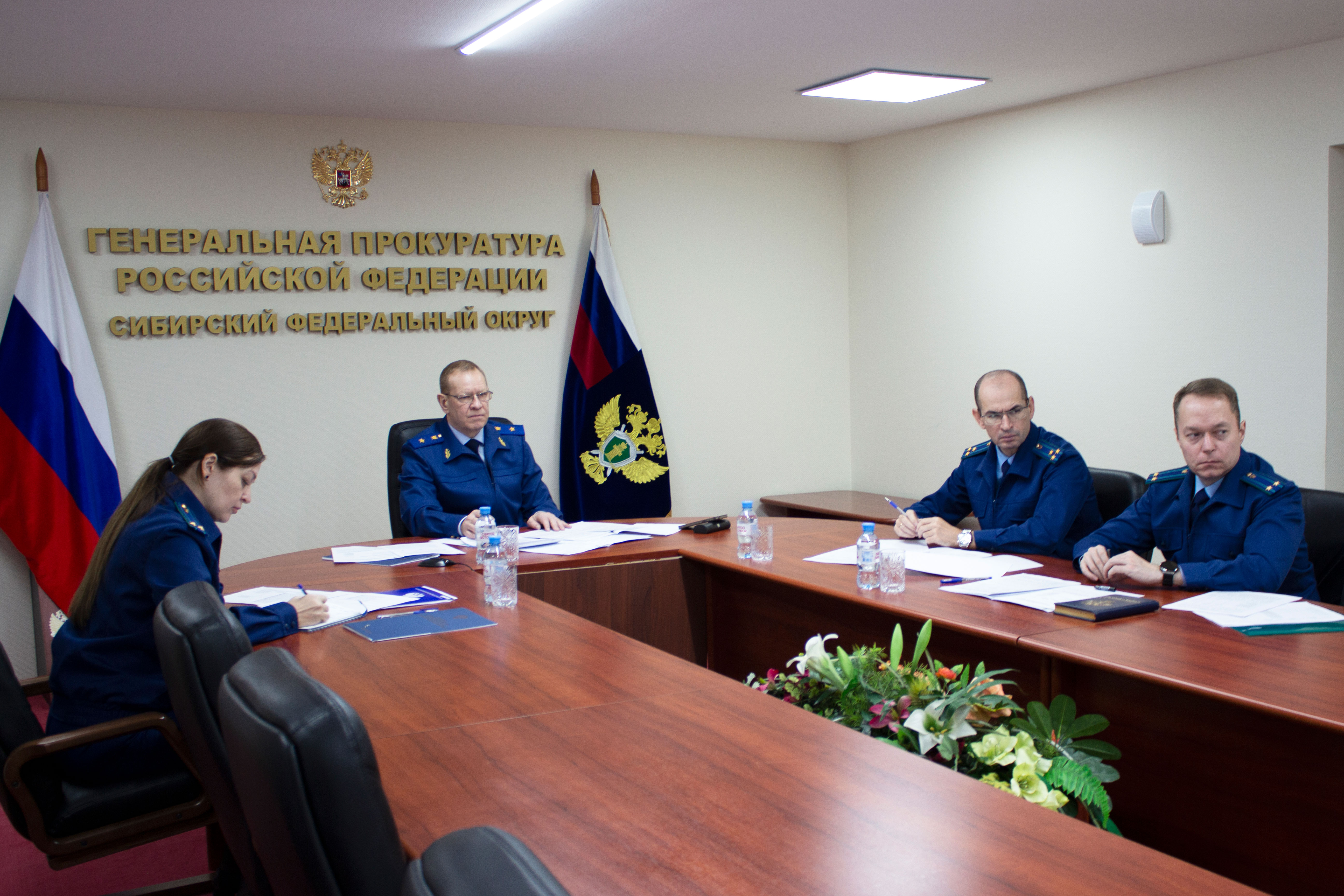 Управлением Генпрокуратуры России по Сибирскому федеральному округу проведено оперативное совещание с прокуратурой Иркутской области по вопросам разрешения обращений, находящихся на особом контроле