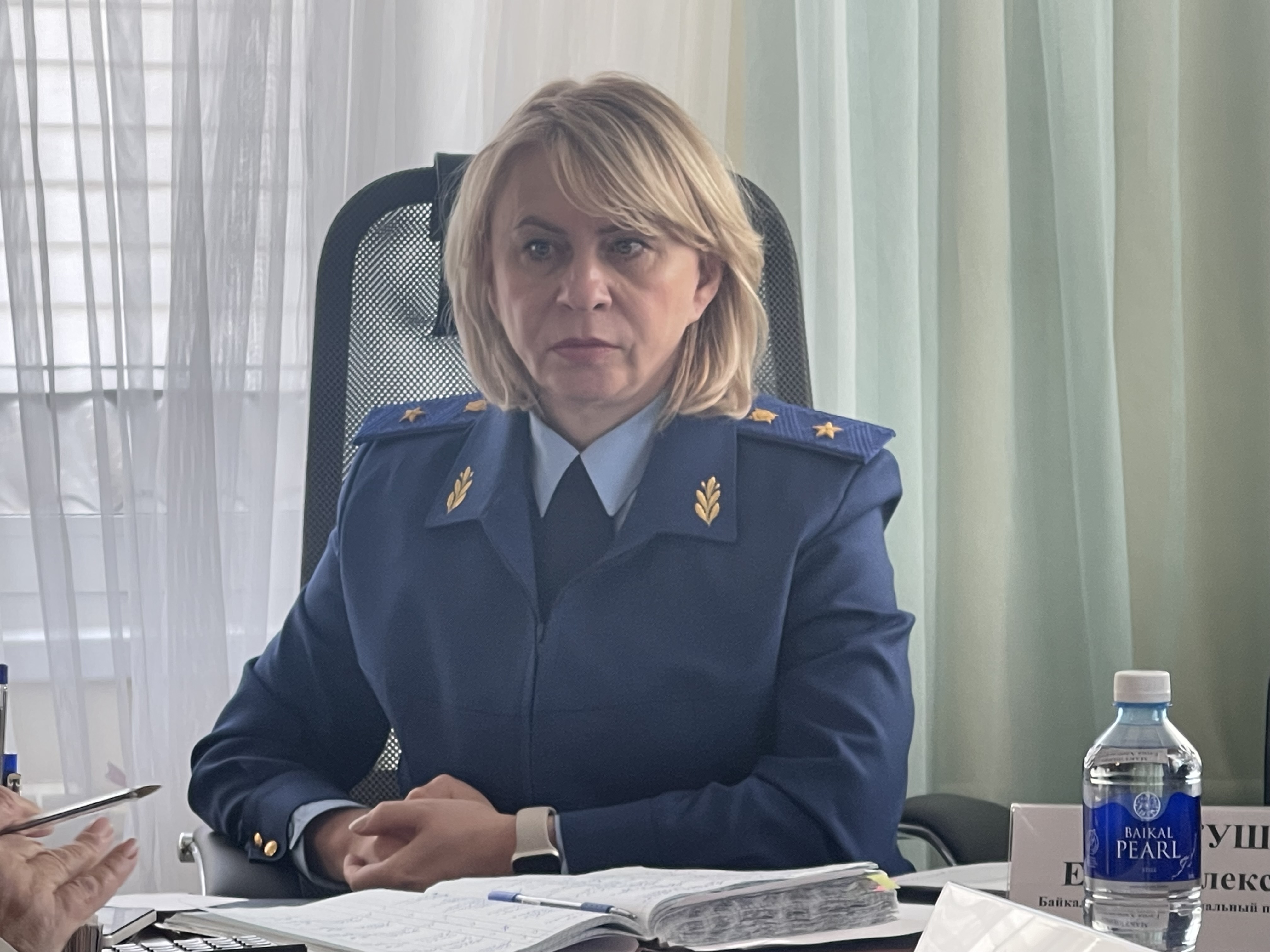 Байкальский межрегиональный природоохранный прокурор Елена Макушенко провела личный прием граждан в поселках Молодежный, Большая Речка и Листвянка  Иркутской области