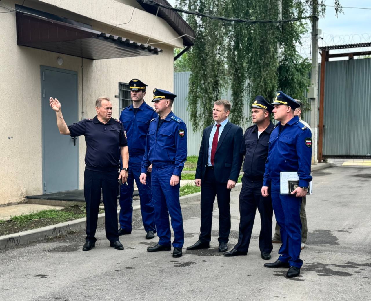 Прокурор области проверил условия содержания в ИВС и спецприемнике для мигрантов