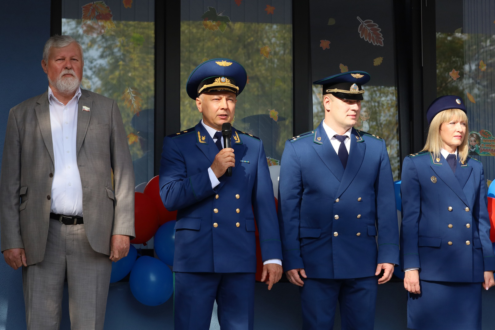 Прокурор города Севастополя Андрей Шевцов поздравил школьников и учителей с Днем знаний