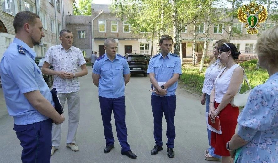 Прокурор Ивановской области Андрей Жугин посетил детскую поликлинику в Фурманове, где выполнен капитальный ремонт в рамках нацпроекта