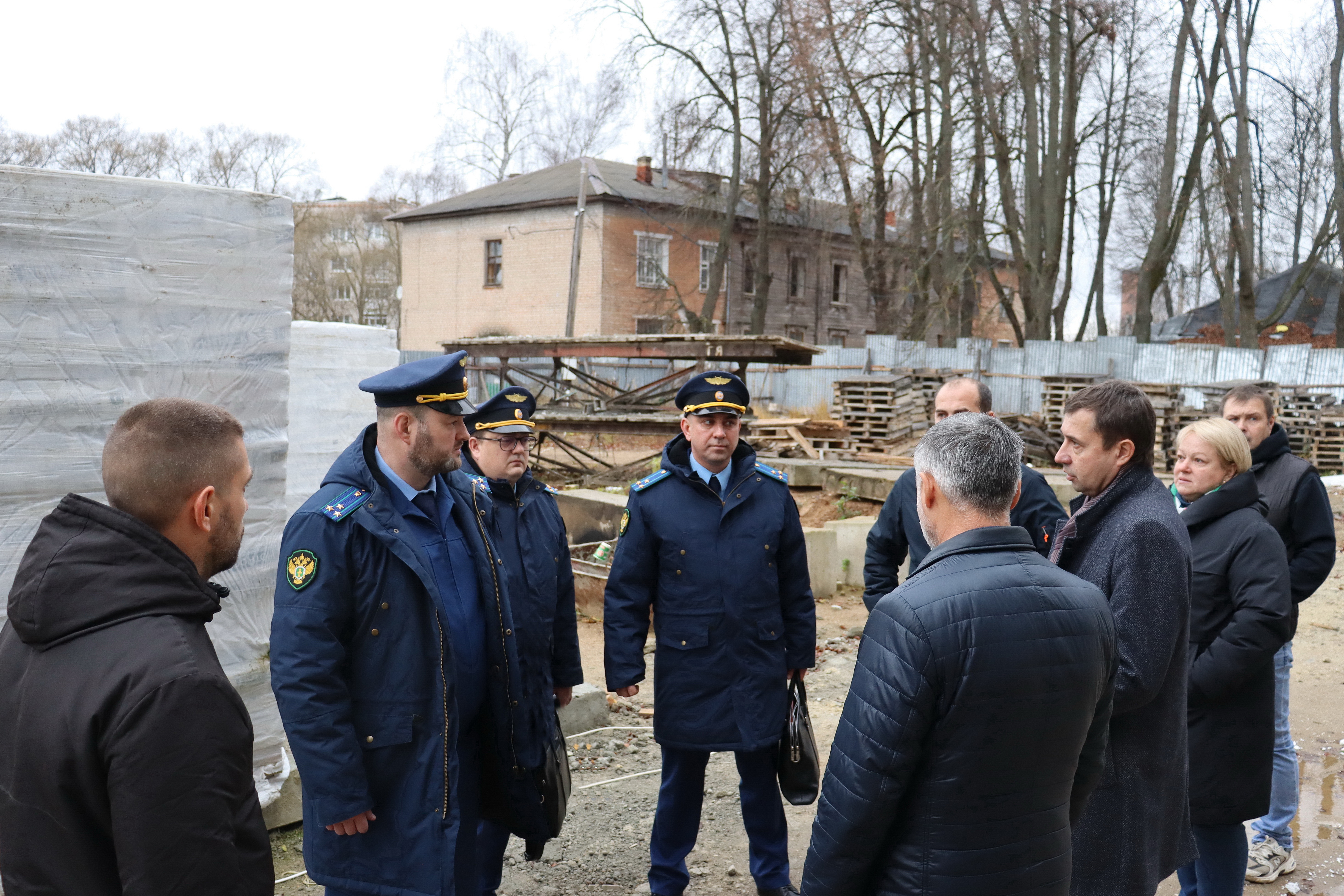 Прокурор Ярославской области Климент Юрздицкий проверил ход строительства многоквартирного дома для расселения аварийного жилья в Гаврилов-Яме