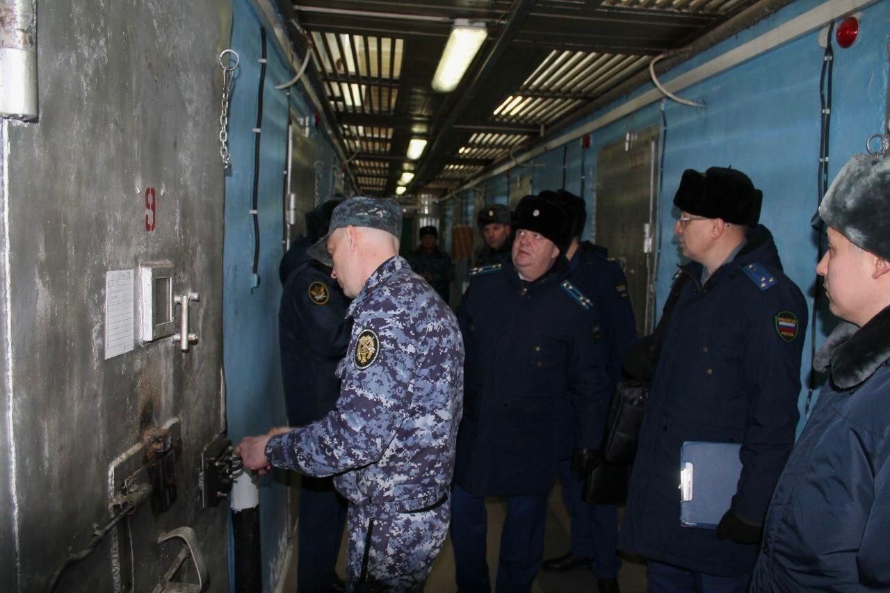 Исполняющий обязанности прокурора автономного округа  Михаил Дружинин проверил условия содержания осужденных в исправительном учреждении №15