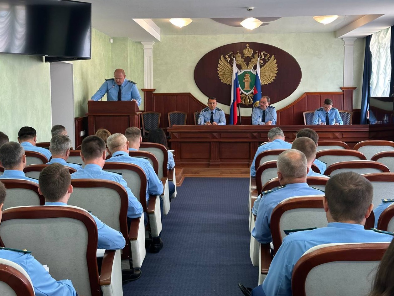 Под председательством прокурора Белгородской области Владимира Торговченкова состоялось заседание коллегии, на котором подведены итоги работы органов прокуратуры области в первом полугодии 2025 года