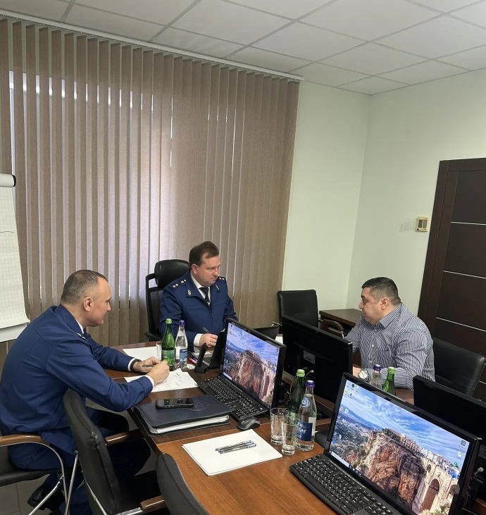 Прокурор Республики Адыгея Игорь Шевченко провел личный прием граждан с выездом на предприятие 