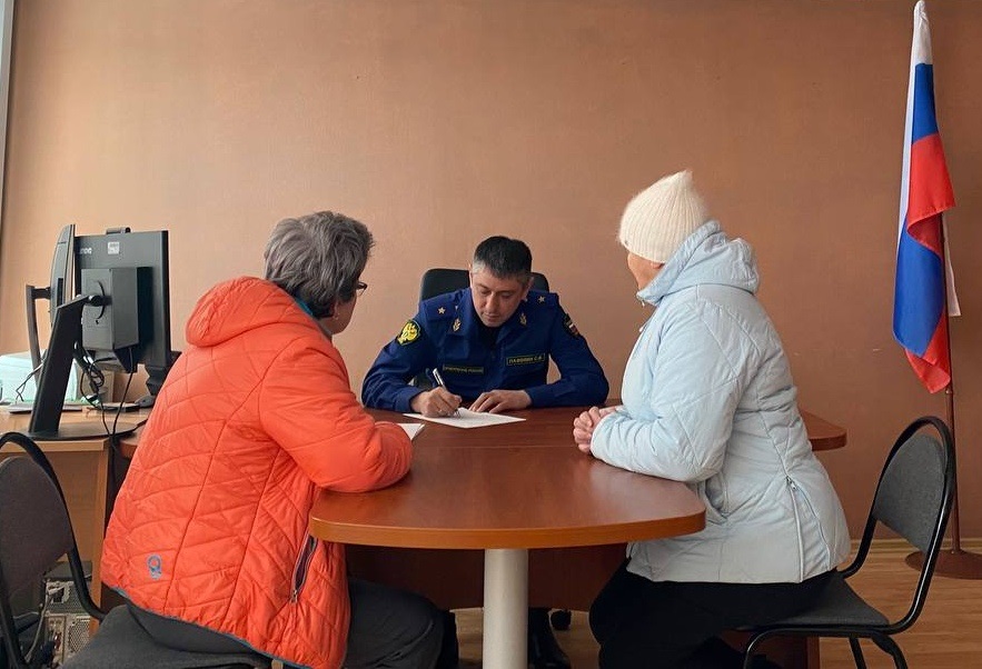 Прокурор Мурманской области Сергей Паволин провёл выездной приём жителей Печенского муниципального округа