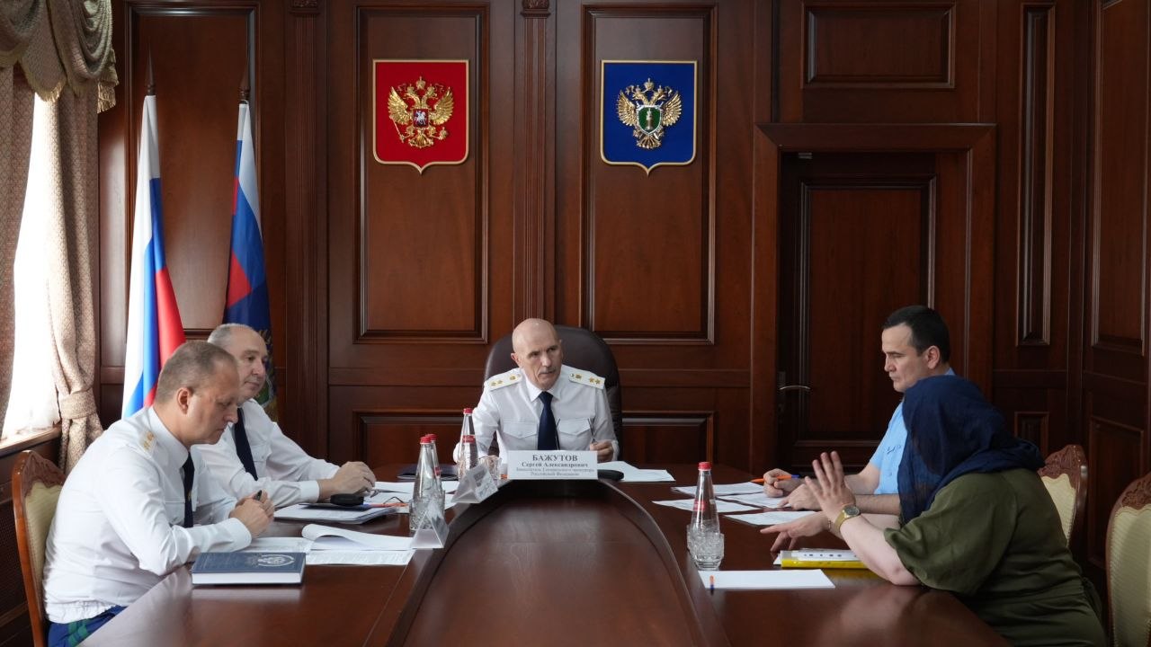 По поручению Генерального прокурора Российской Федерации Александра Гуцана его заместитель Сергей Бажутов провел в Республике Дагестан приемы граждан, пострадавших от чрезвычайной ситуации природного характера