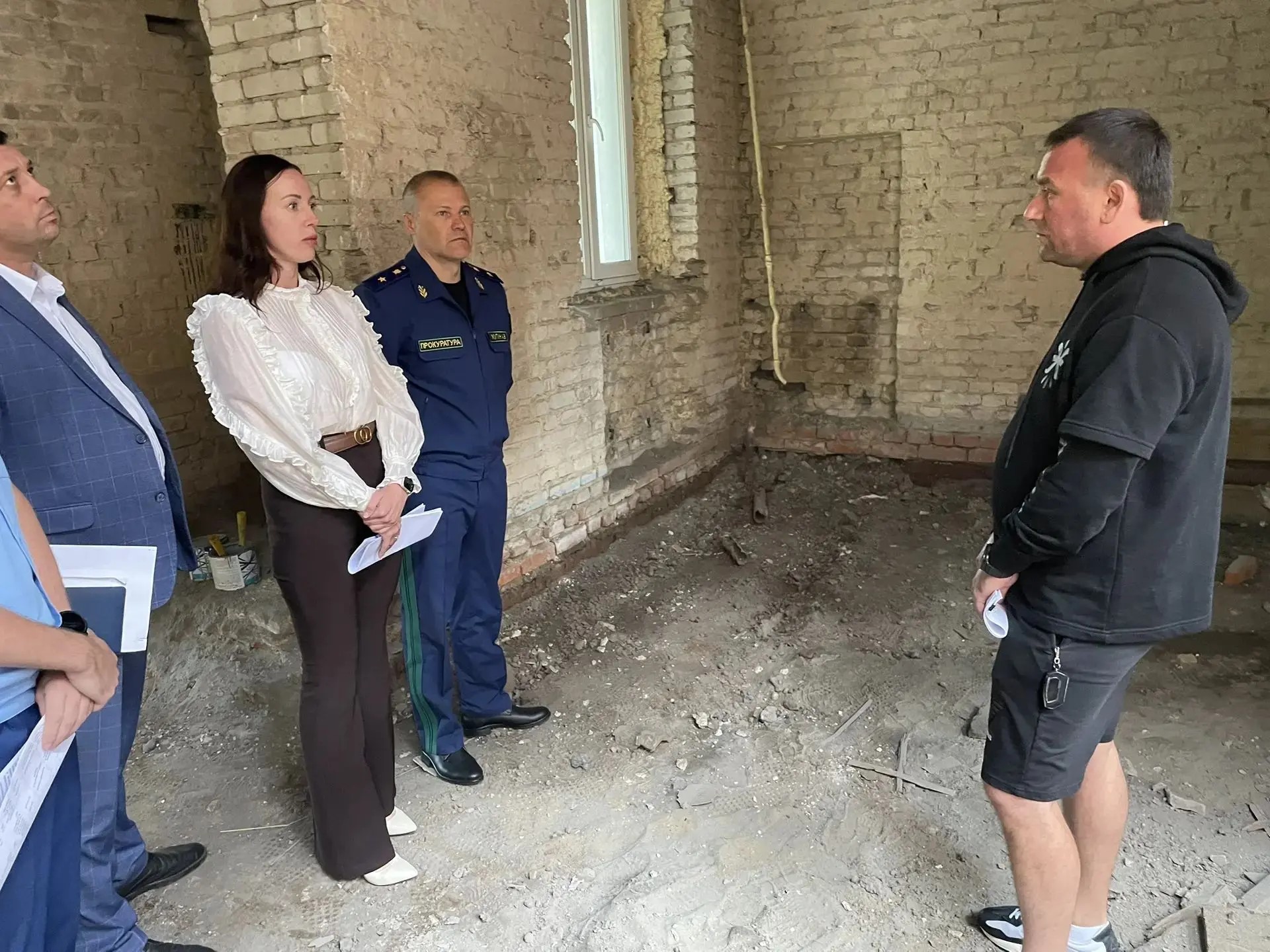 Прокурор Ивановской области Андрей Жугин проверил ход работ по капитальному ремонту социально значимых объектов в Родниках в рамках реализации национального проекта и государственной программы