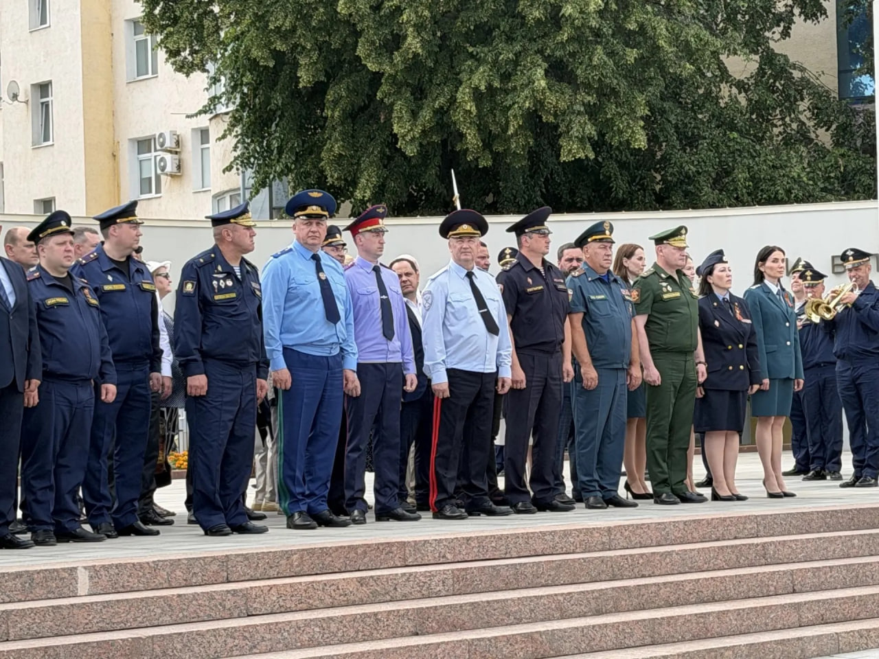 Прокурор области Дмитрий Коданёв в День Памяти и Скорби возложил цветы к Монументу Победы