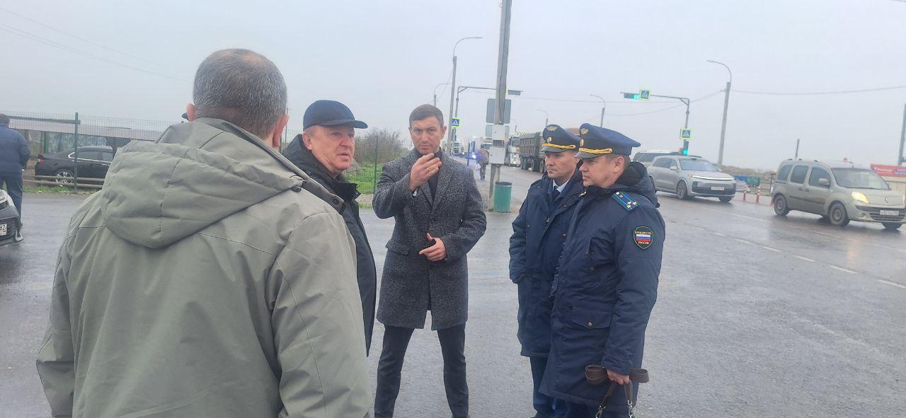 Южной транспортной прокуратурой контролируется бесперебойная работа автомобильных пунктов пропуска в Крыму