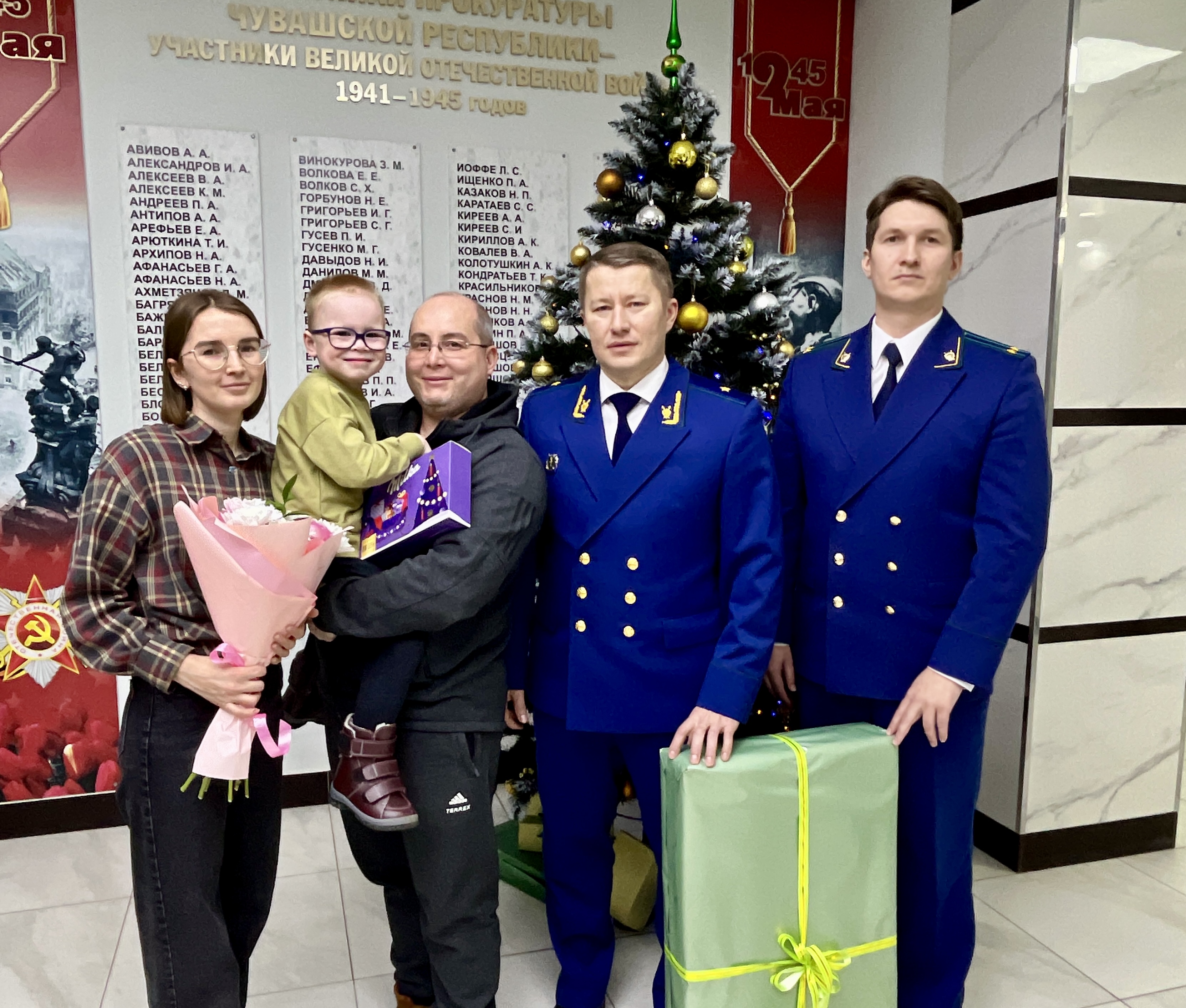 Прокурор Чувашии Эдуард Гиматов исполнил новогоднее желание 5-летнего ребенка