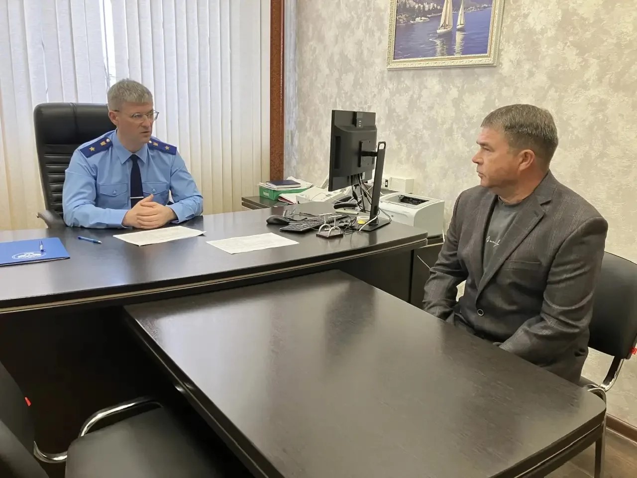 Приволжский транспортный прокурор Максим Суров 02 июня 2026 года провел личные приемы жителей и предпринимателей в Татарстане и Удмуртии