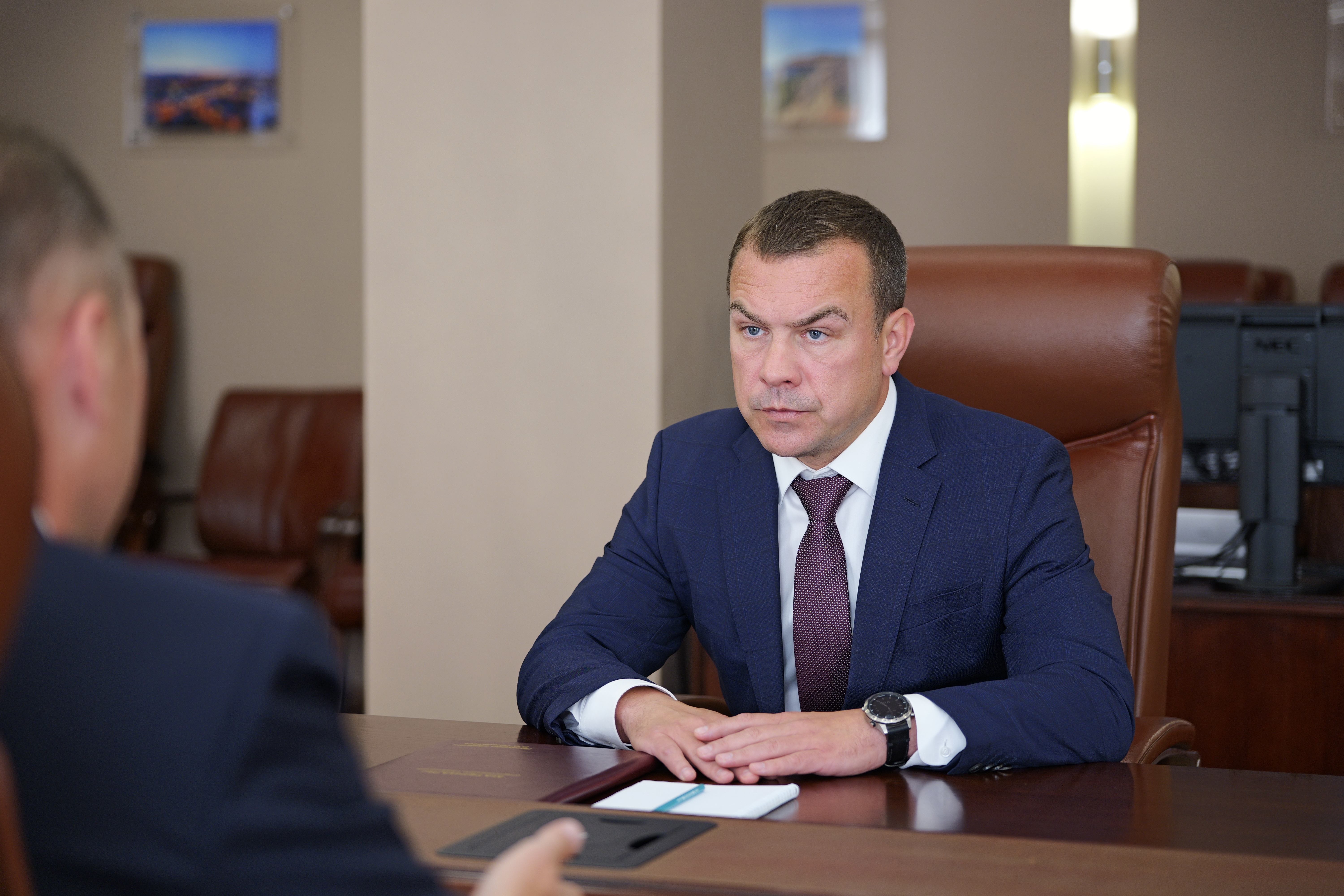 Прокурор Саратовской области Роман Пантелеев провел рабочую встречу с губернатором Саратовской области Романом Бусаргиным