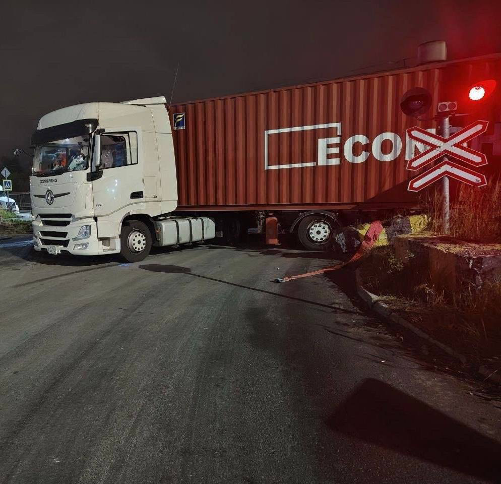Северо-Западная транспортная прокуратура организовала проверку по факту ДТП на железнодорожном переезде