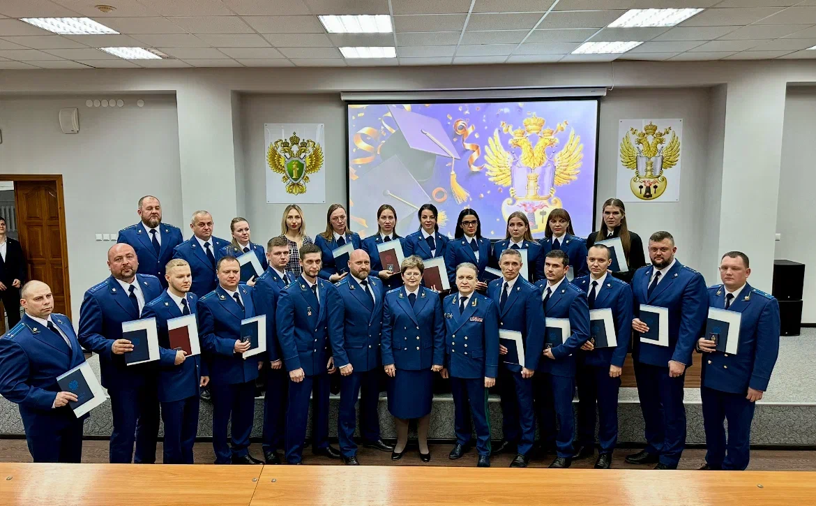 Прокурор республики Глеб Михайлов принял участие в торжественной церемонии вручения дипломов выпускникам Луганского юридического института (филиала) Университета прокуратуры Российской Федерации