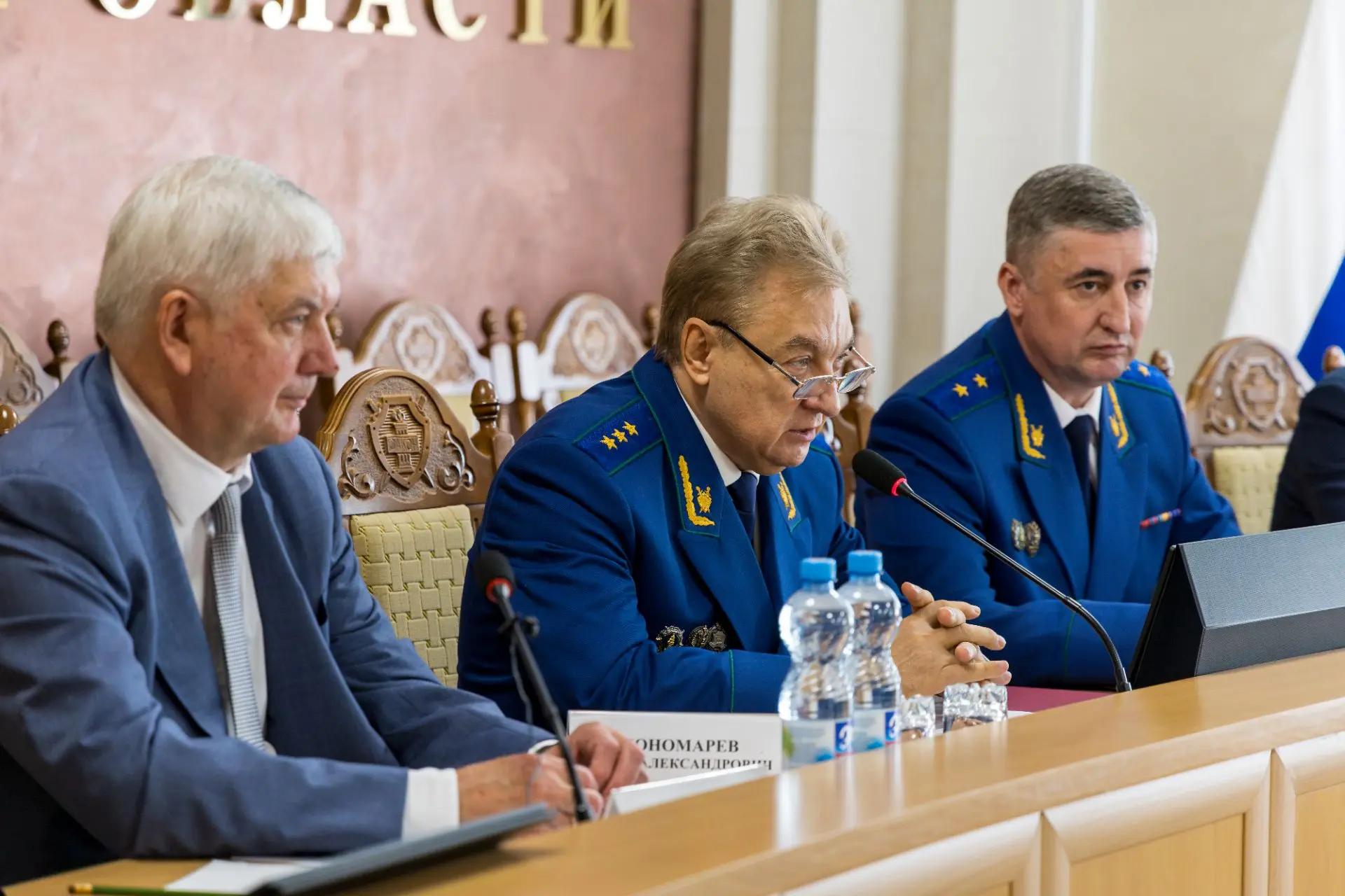 По поручению Генерального прокурора Российской Федерации Александра Гуцана его заместитель Юрий Пономарев представил коллективу нового прокурора Воронежской области