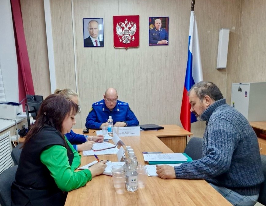 Прокурор республики Дмитрий Харченков совершил рабочую поездку в Лоухский район