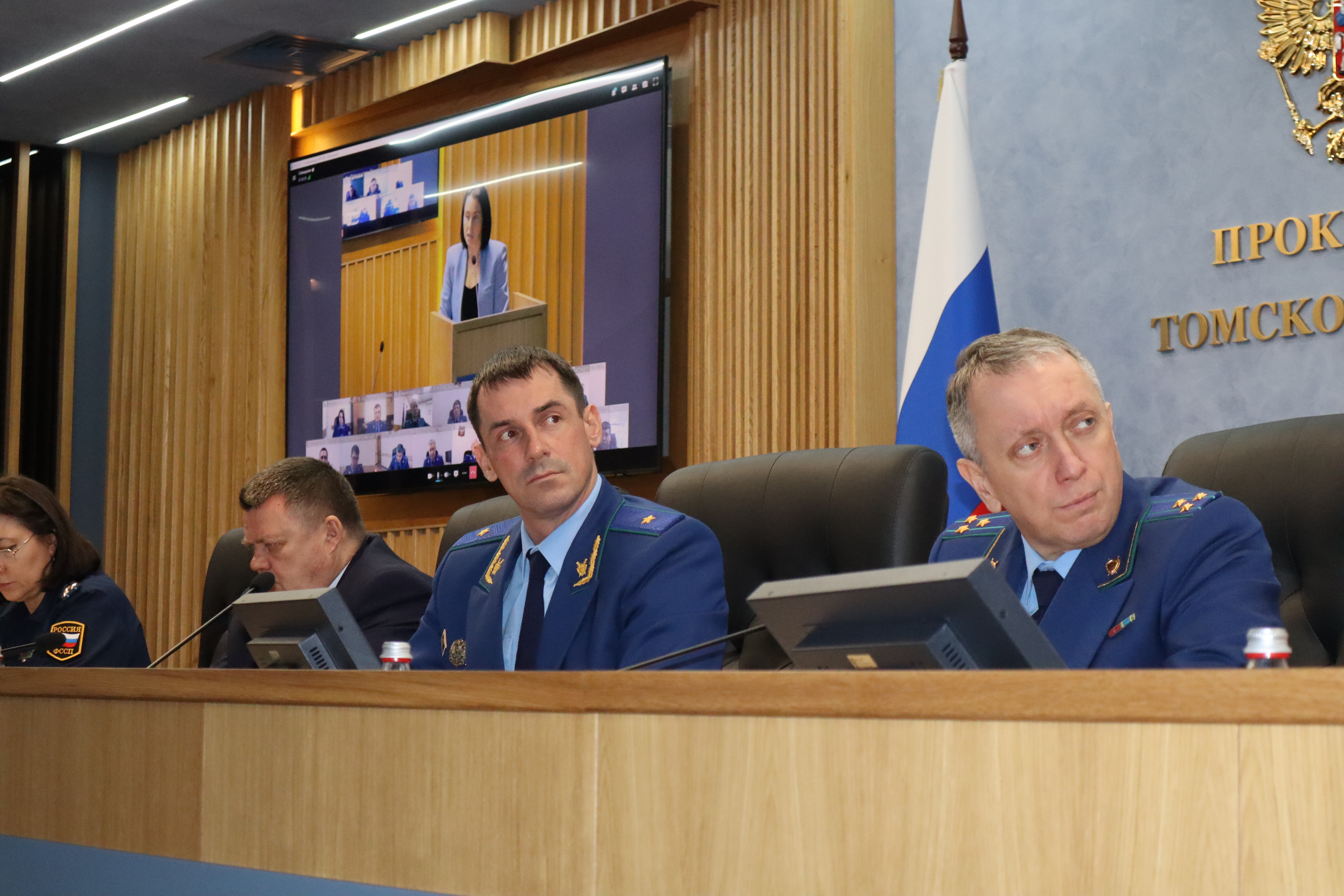 Под председательством прокурора Томской области Сергея Ломакина состоялось заседание коллегии, посвященное соблюдению прав участников специальной военной операции и членов их семей