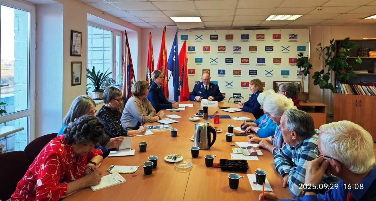 Прокурор Республики Коми Николай Егоров провел встречу и личный прием с ветеранами