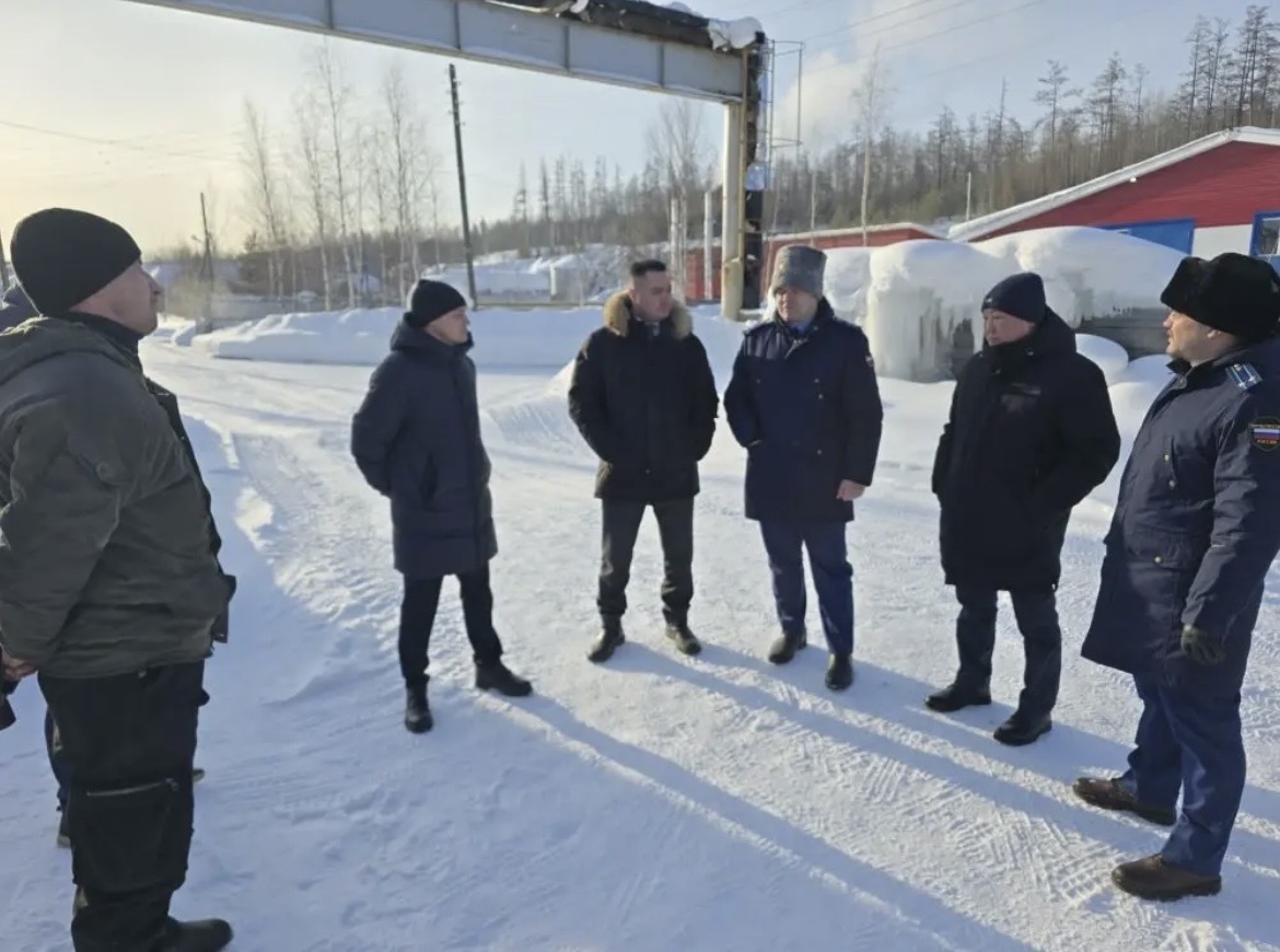 Прокурор республики Сергей Дябкин с выездом на место проверил соблюдение прав жителей мкр. «Северный» г. Ленска