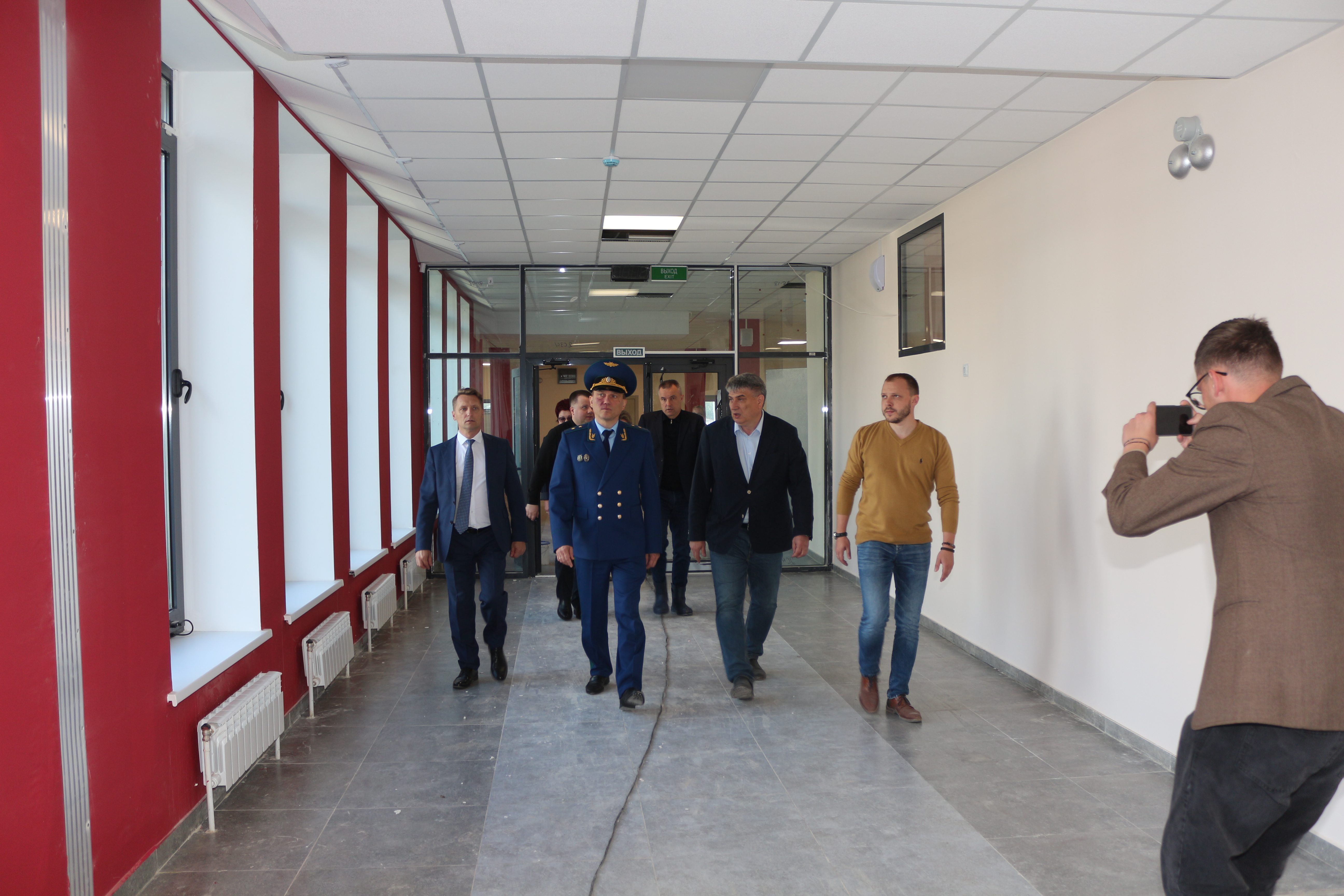 Прокурор области Иван Грибов посетил с проверкой строительную площадку в Суздале, на которой идёт возведение новой школы