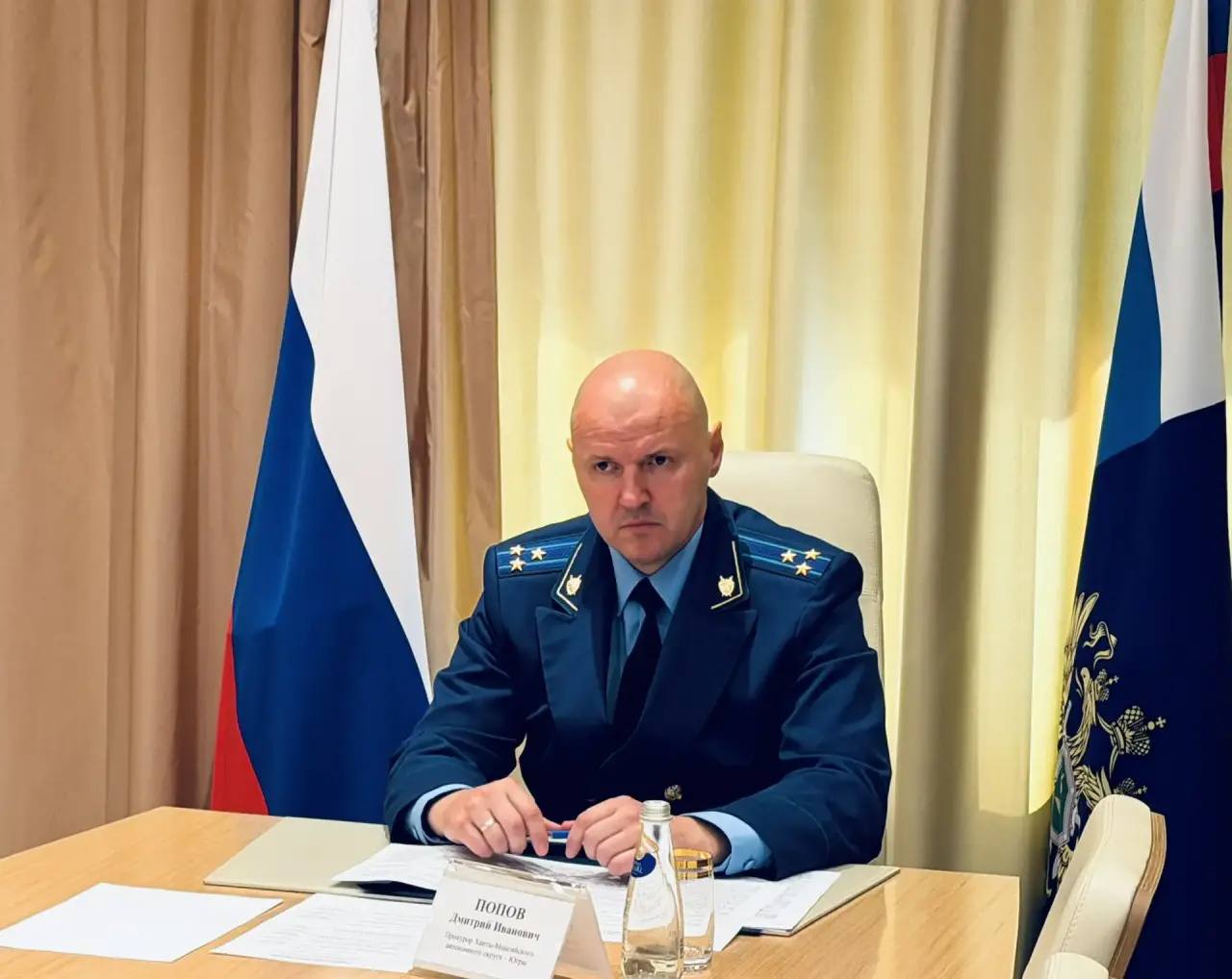 Прокурор округа Дмитрий Попов провел личный прием жителей городов Лангепаса, Мегиона, Ханты-Мансийска и Октябрьского района
