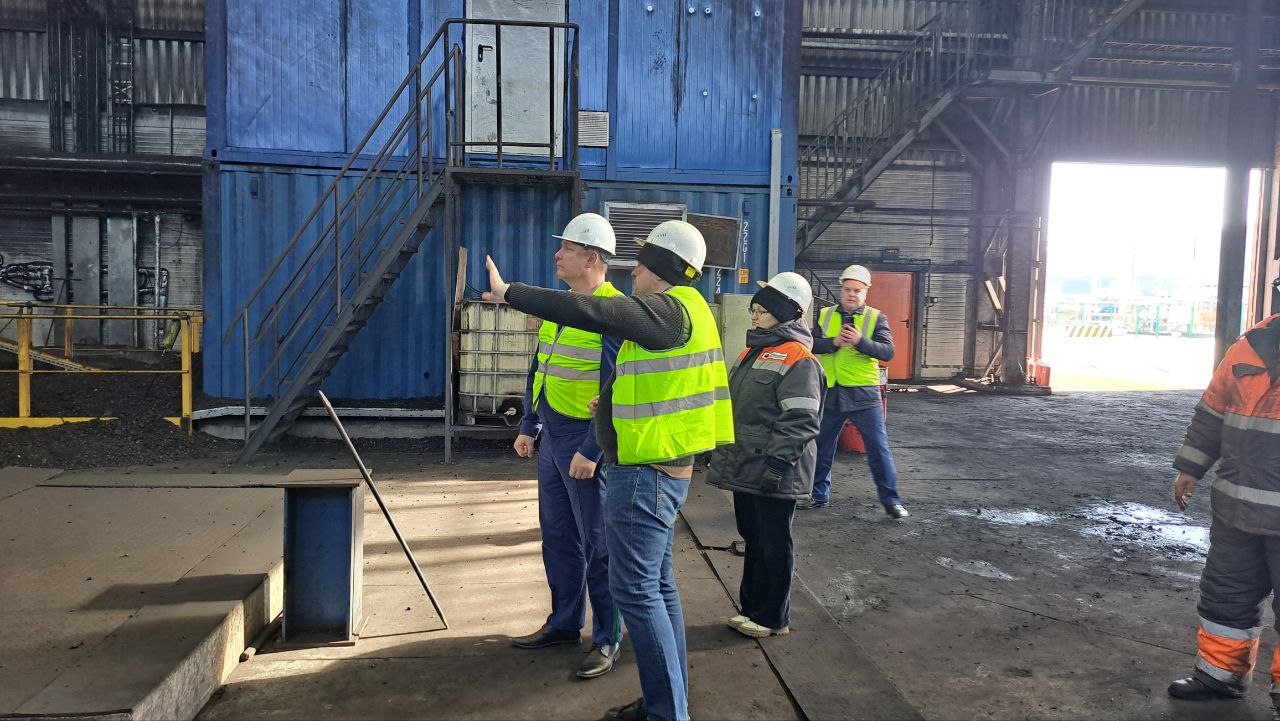  Дальневосточный транспортный прокурор Александр Воронин в ходе рабочей поездки в Приморский край проинспектировал производственные площадки крупнейших стивидоров