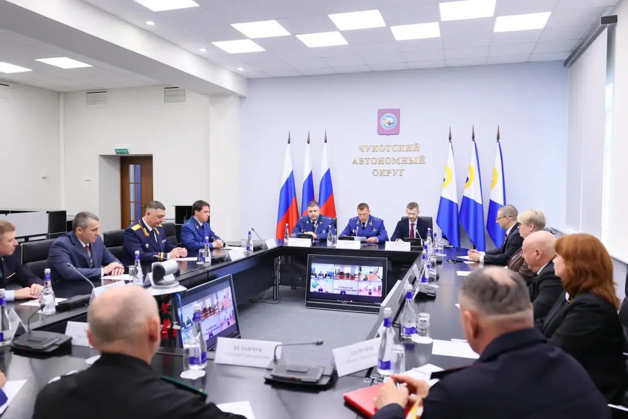Заместитель Генерального прокурора Российской Федерации Виктор Мельник представил прокурора Чукотского автономного округа Виталия Бондарева