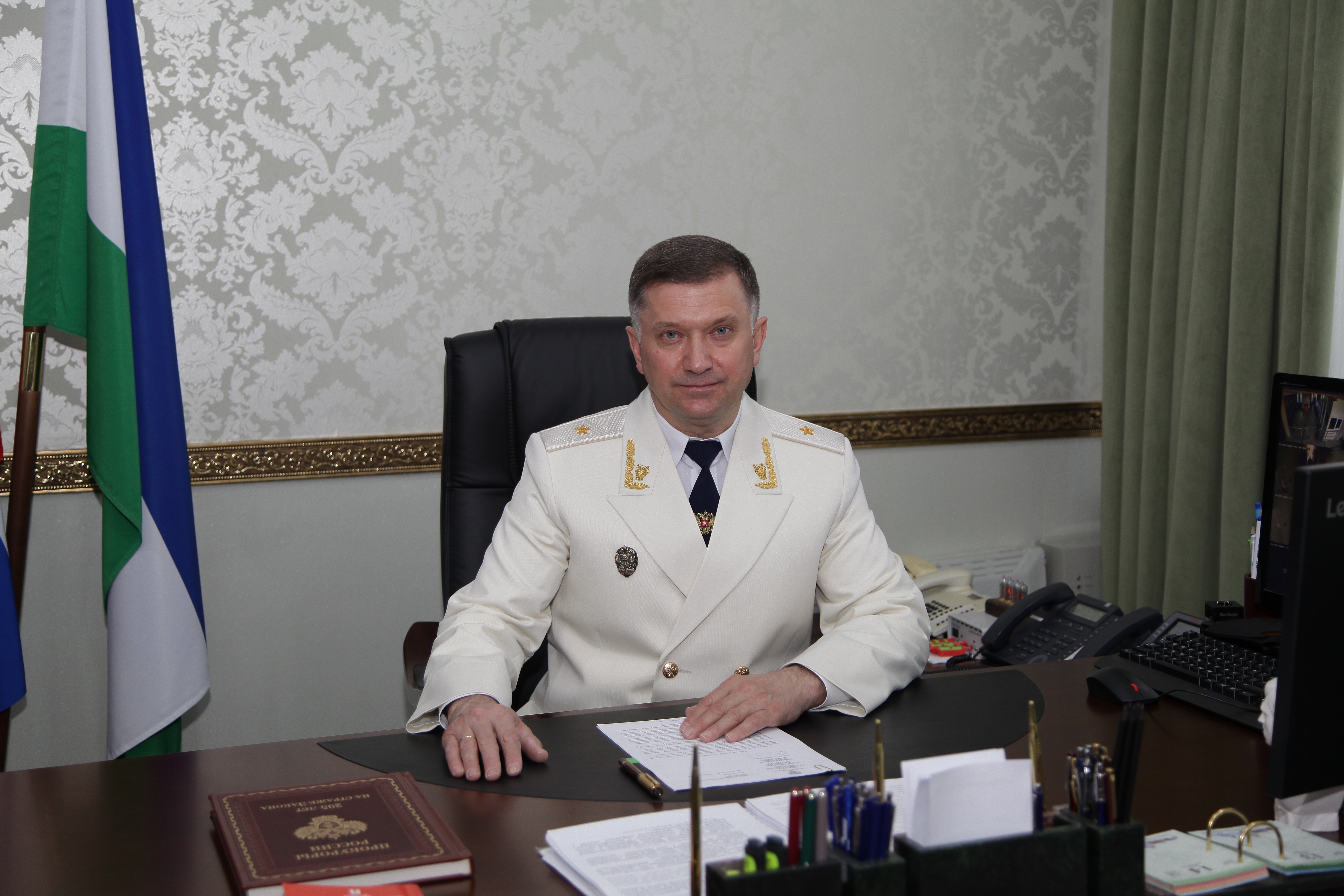 Прокурор Кабардино-Балкарской Республики Николай Хабаров поздравил ветеранов и работников прокуратуры с профессиональным праздником