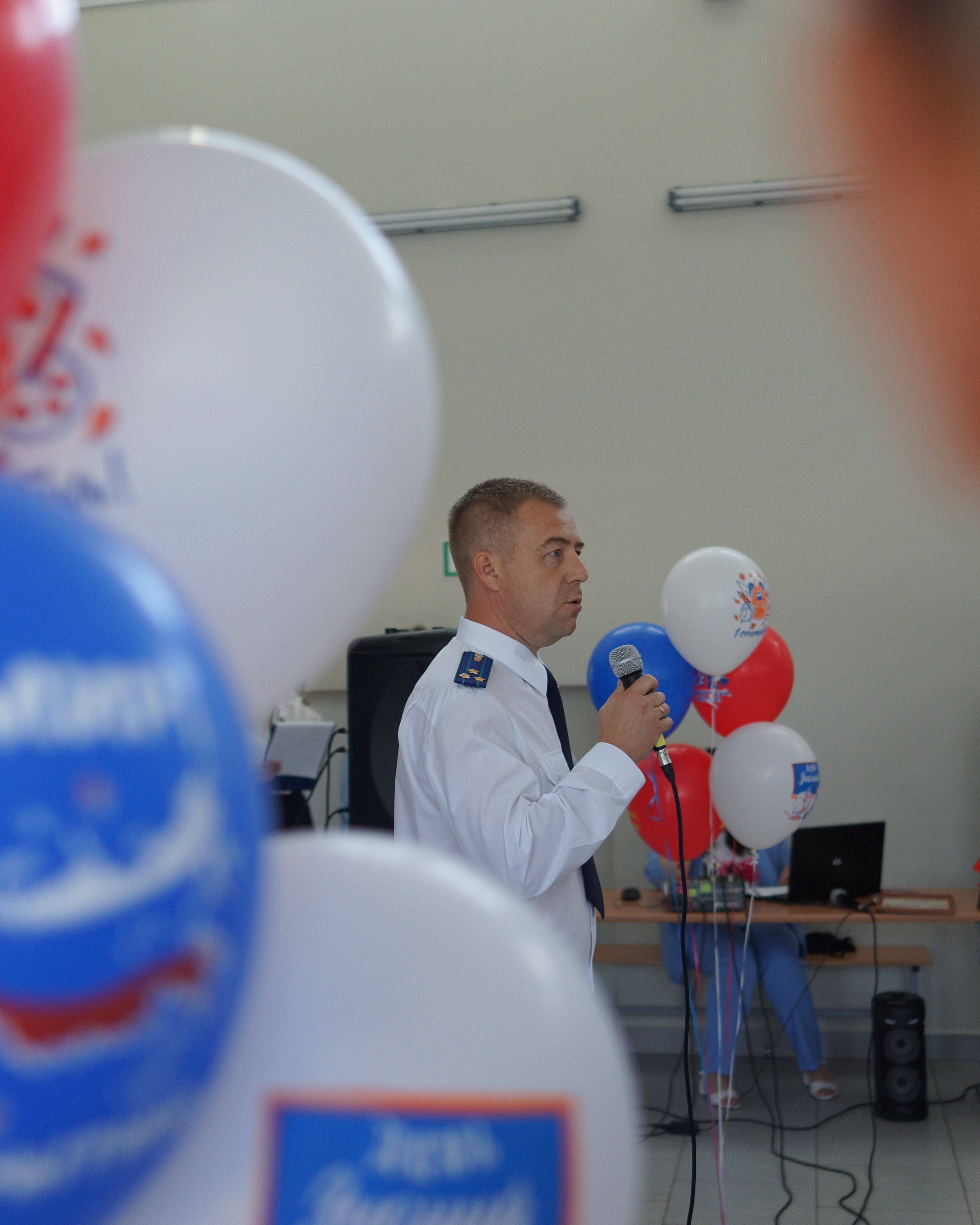 Исполняющий обязанности прокурора Брянской области Максим Маковеев поздравил супоневских школьников с началом нового учебного года