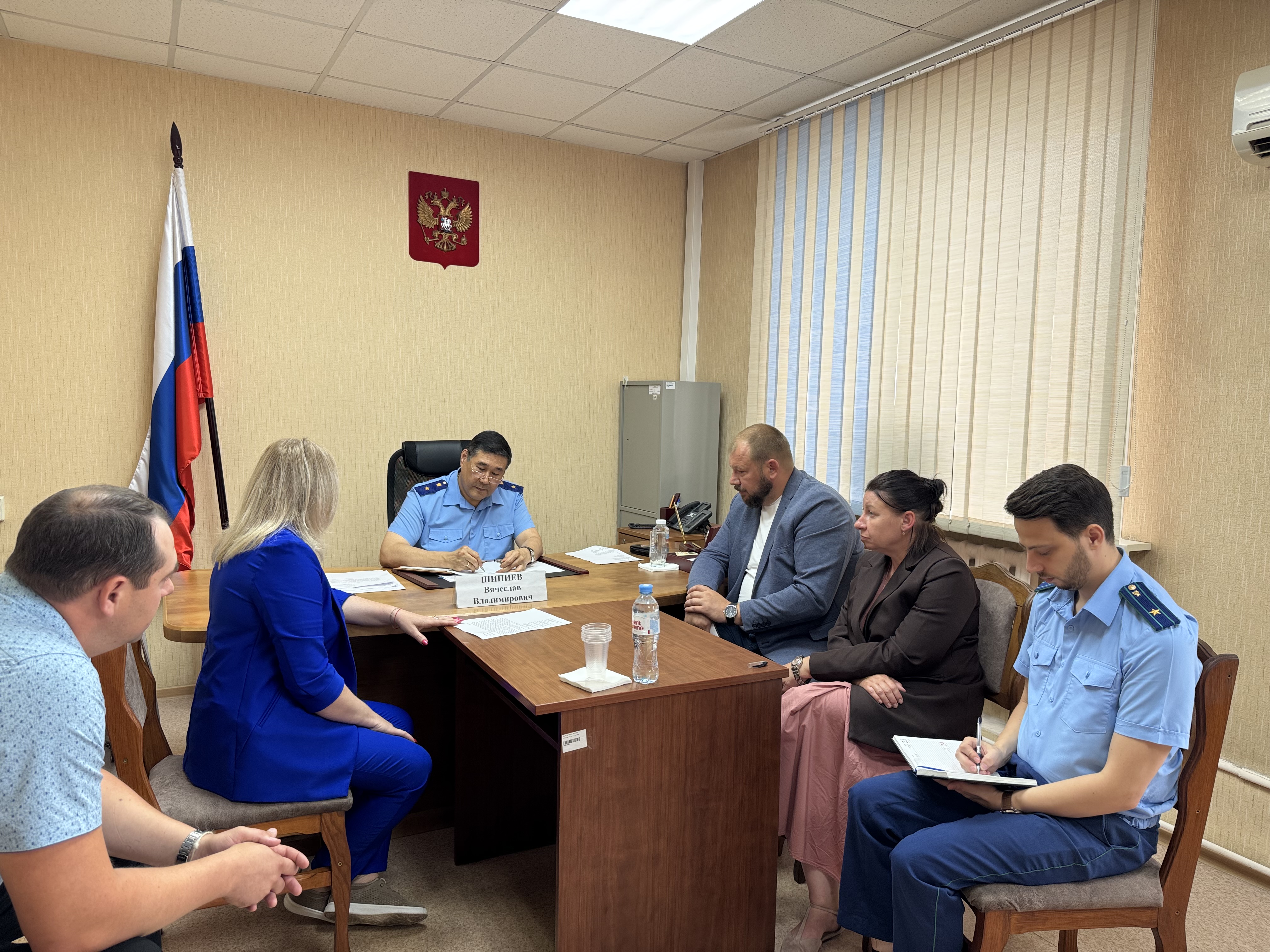 Исполняющий обязанности прокурора края Вячеслав Шипиев провел личный прием граждан в Топчихинском районе, встретился с представителями предпринимательского сообщества