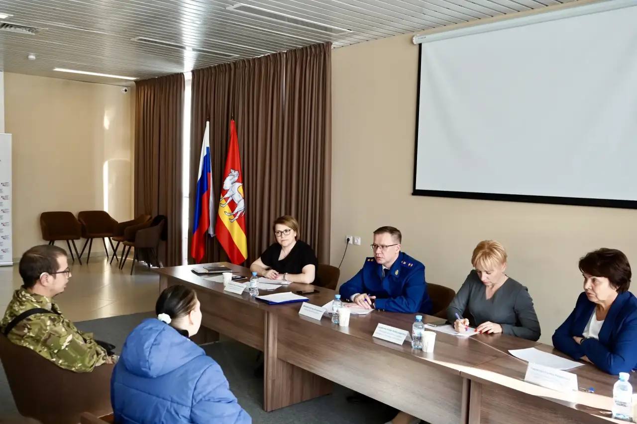 Прокурор Челябинской области Игорь Донгаузер провел прием участников специальной военной операции и членов их семей