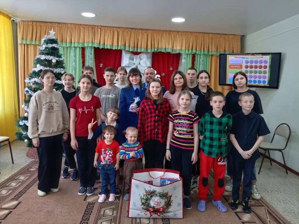 Сотрудники Алейской межрайонной прокуратуры поздравили воспитанников подшефного детского дома с наступающим Новым годом