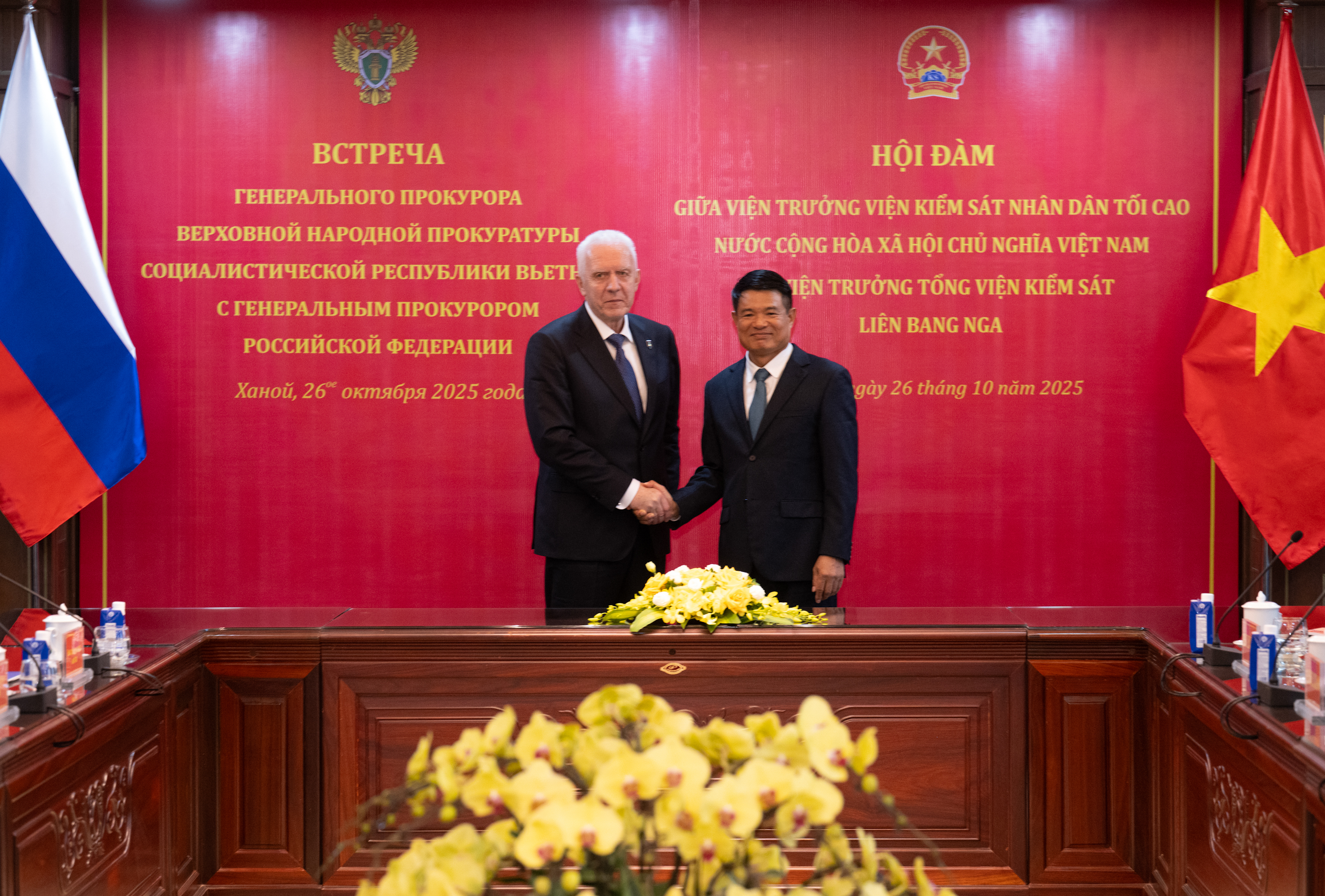 В Ханое Александр Гуцан провел переговоры с Генпрокурорами Анголы и Вьетнама