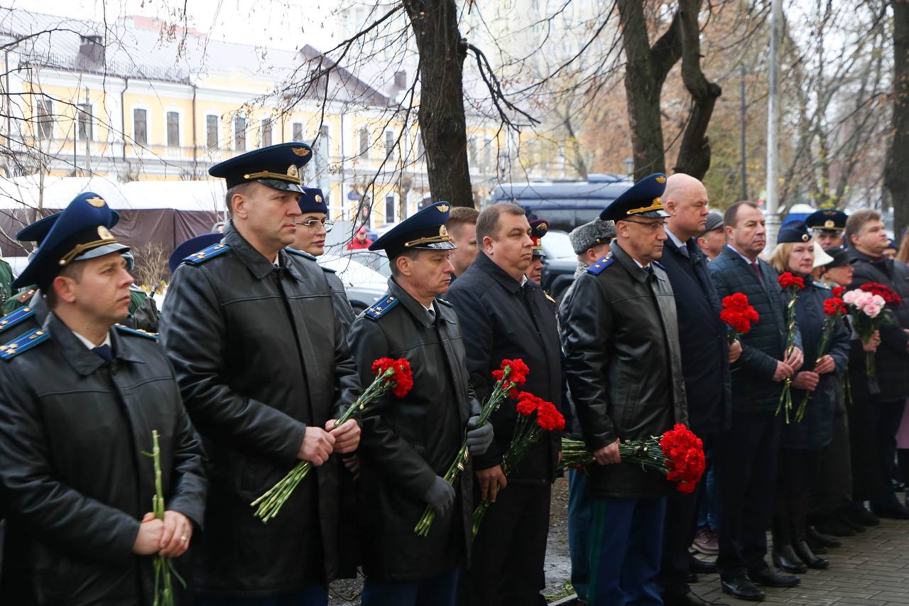 В Пензе состоялось открытие мемориальной доски по увековечиванию памяти участника Великой Отечественной войны, Заслуженного юриста РСФСР, Почетного работника прокуратуры Кадникова Н.П.